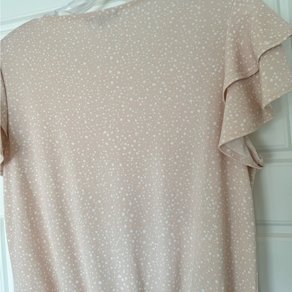 Adrianna Papell Peach Dot Flutter Sleeve Top With‎ Banded Bottom Size S - Picture 10 of 10
